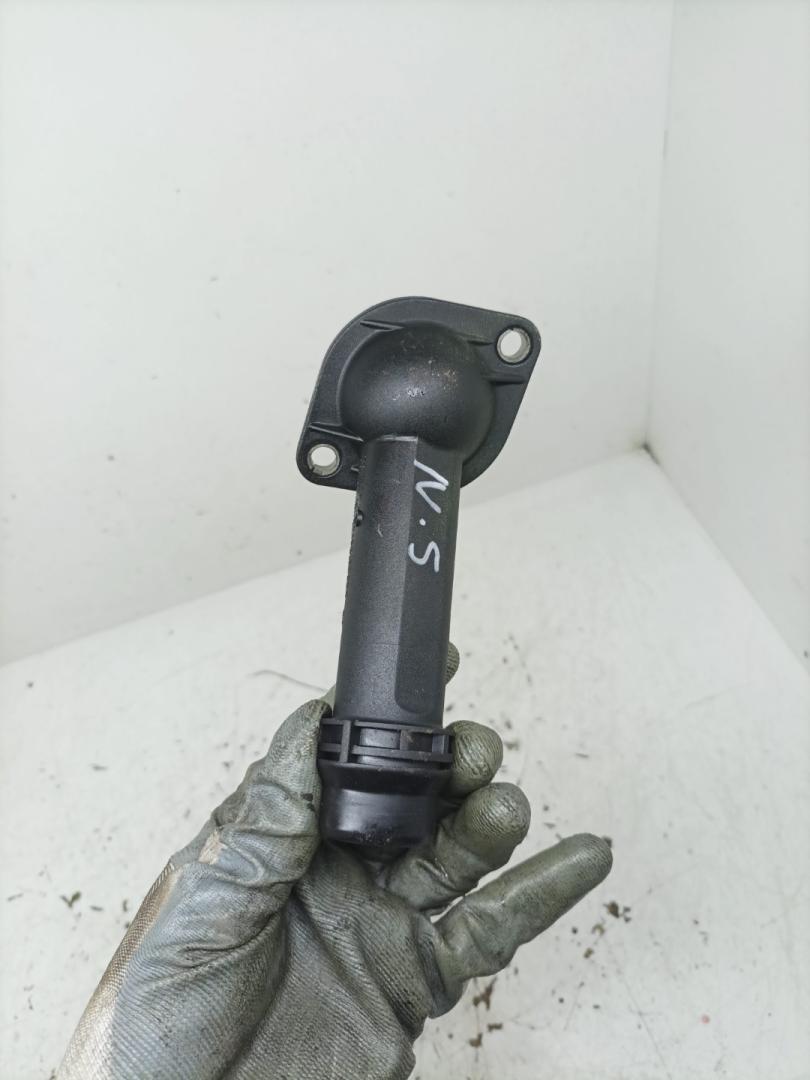 фланец (тройник) системы охлаждения Volkswagen Passat B5 2000, 1.9 л., TDi PD, ATJ, дизель, МКПП, универсал, 038121121B, 06B121121 - фото №1