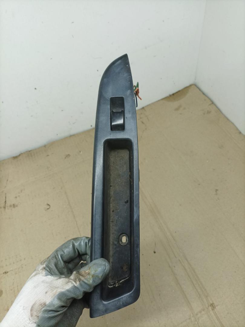 кнопка стеклоподъемника двери Chevrolet Matiz 2 поколение 2008, 0.8 л., F8CV, бензин, МКПП, хетчбэк 5 дв. - фото №1