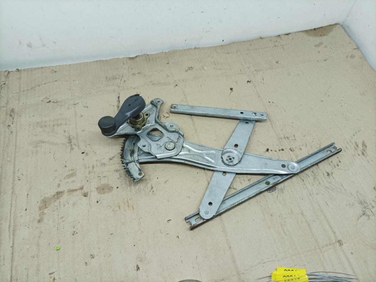 стеклоподъемник задний левый Chevrolet Matiz 2 поколение 2008, 0.8 л., F8CV, бензин, МКПП, хетчбэк 5 дв. - фото №1