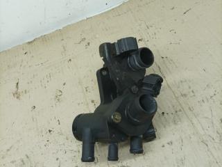 корпус термостата Volkswagen Golf 4 поколение 1999, 1.4 л., AKQ, бензин, МКПП, хетчбэк 5 дв., 032121111NQ