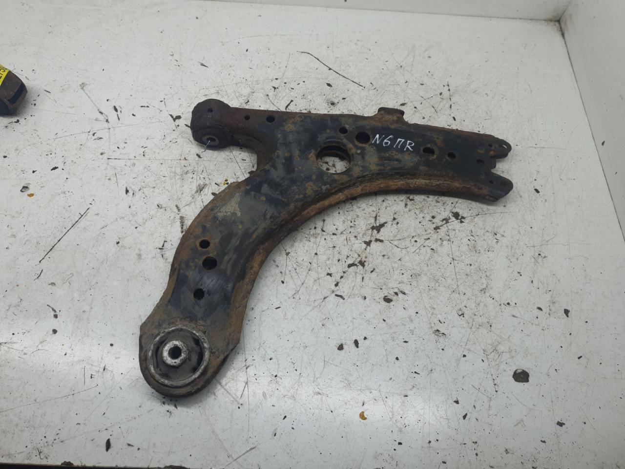 рычаг передний правый Volkswagen Golf 4 поколение 2002, 1.6 л., BCB, бензин, МКПП, хетчбэк 5 дв. - фото №1