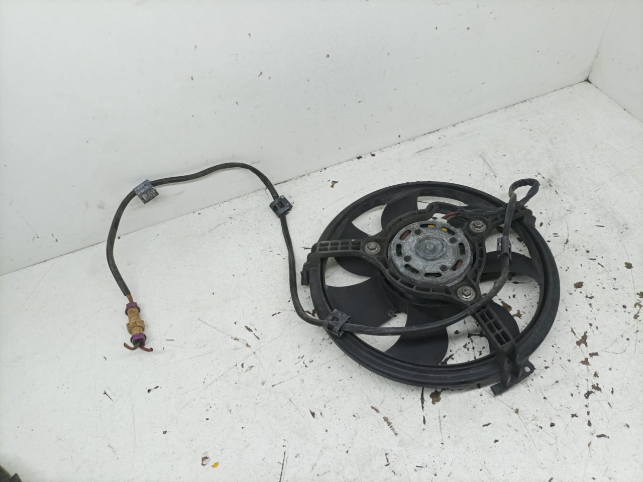 вентилятор радиатора Audi A4 B5 1995, 1.8 л., ADR, бензин, МКПП, седан, 8D0959455C - фото №1