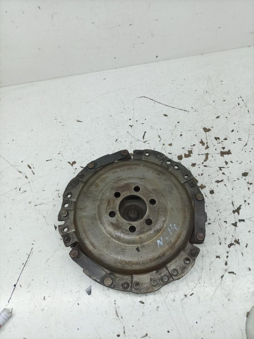 корзина сцепления Volkswagen Golf 4 поколение 1998, 1.4 л., AKQ, бензин, МКПП, хетчбэк 5 дв., 032141025F - фото №1