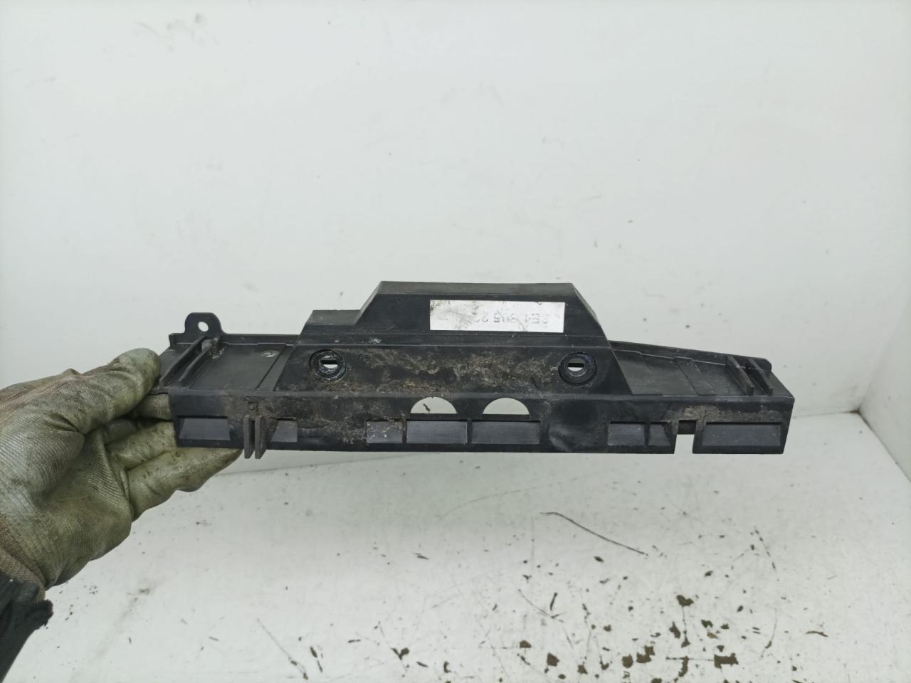 крепление аккумулятора Audi A4 B6 2002, 2.0 л., ALT, бензин, МКПП, седан, 8E0805213B - фото №1