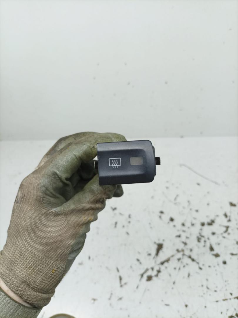 кнопка обогрева заднего стекла Audi A3 8L 1999, 1.6 л., AKL, бензин, МКПП, хетчбэк 3 дв., 8L0941503B - фото №1