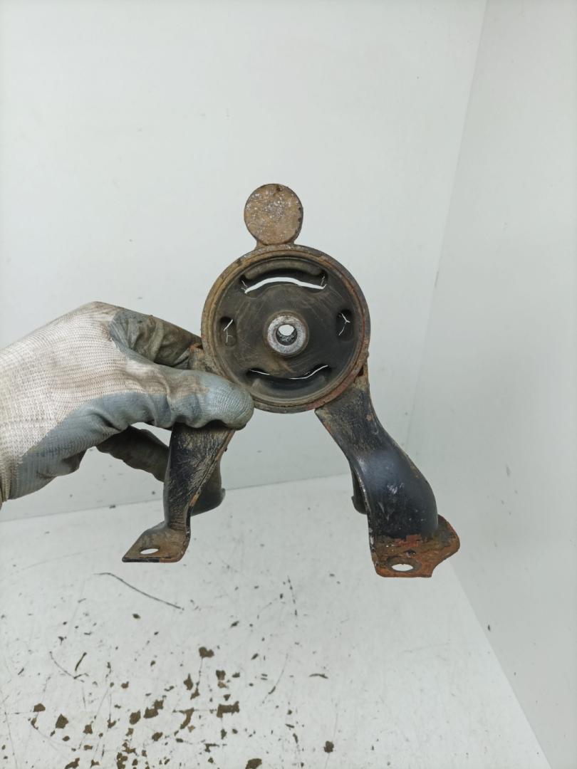 подушка крепления двигателя Mitsubishi Lancer 9 поколение 2004, 2.0 л., 4G94, бензин, МКПП, седан - фото №1