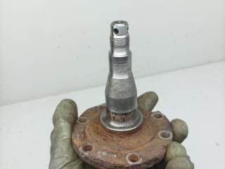 кулак задний левый Audi A4 B5 1995, 1.8 л., ADR, бензин, МКПП, седан