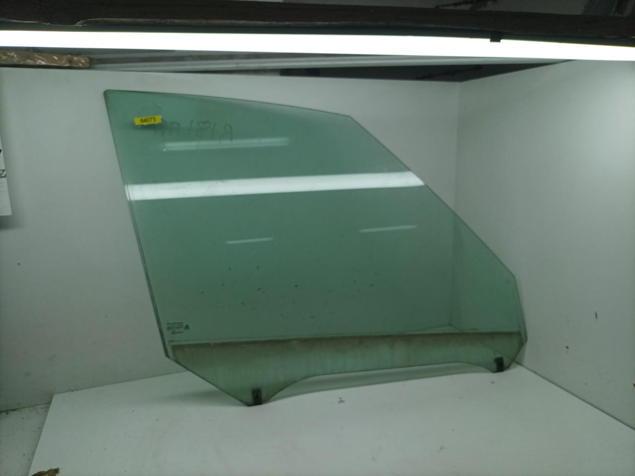 стекло двери передней правой Citroen C4 Grand Picasso 1 поколение 2008, 2.0 л., RHJ (DW10BTED4), дизель, робот, минивэн - фото №1