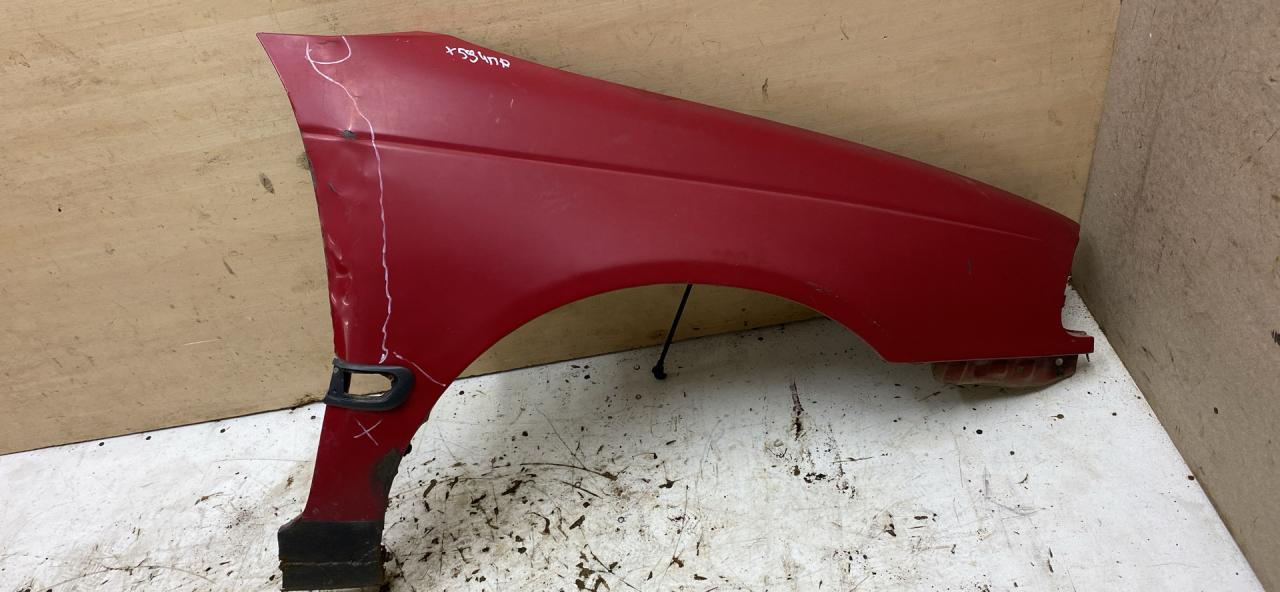 крыло переднее правое Toyota Avensis 1 поколение (T220) 1999, 2.0 л., TD, 2C-TE, дизель, МКПП, универсал - фото №1