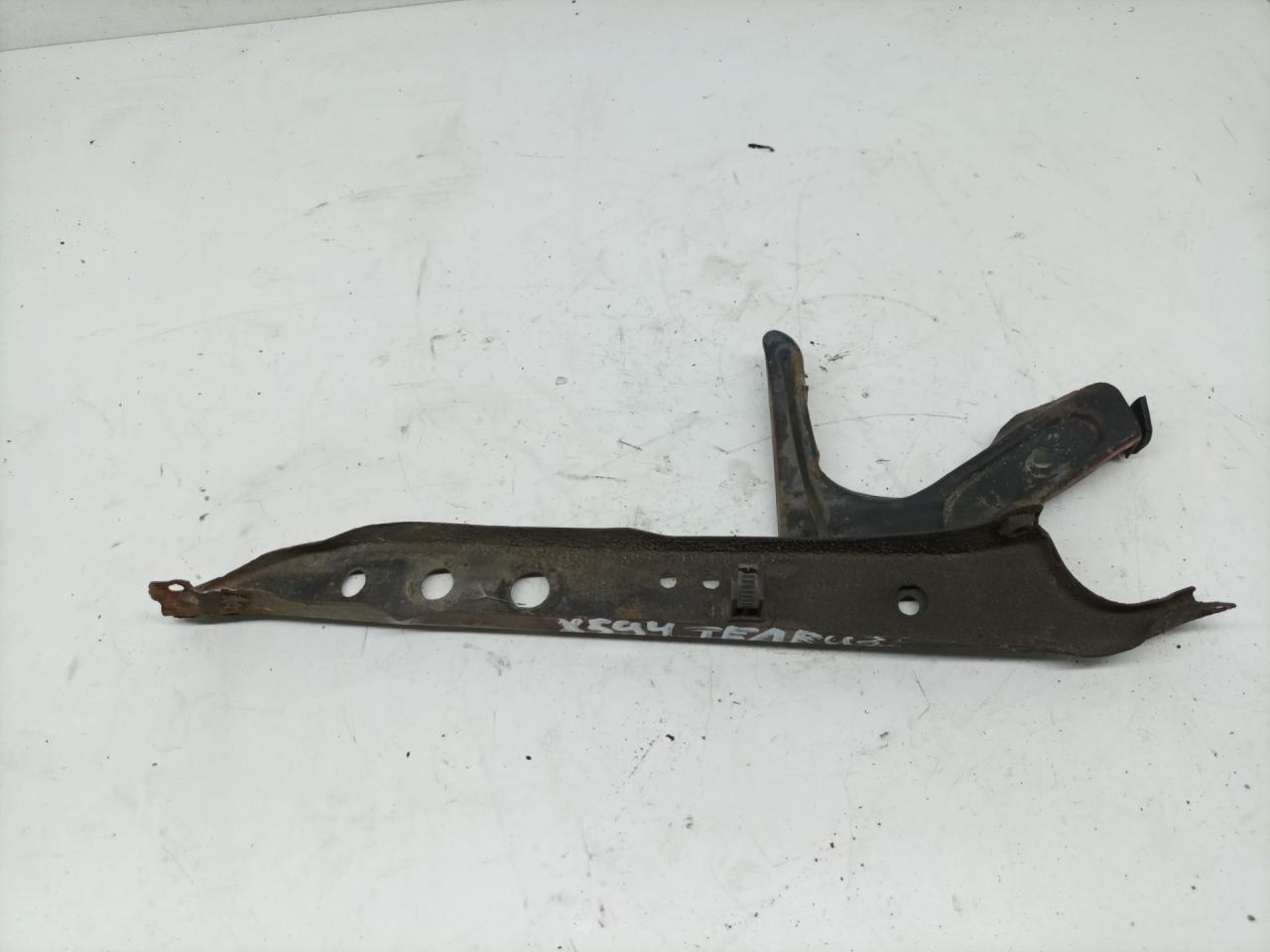 передняя панель крепления облицовки (телевизор) Toyota Avensis 1 поколение (T220) 1999, 2.0 л., TD, 2C-TE, дизель, МКПП, универсал - фото №1