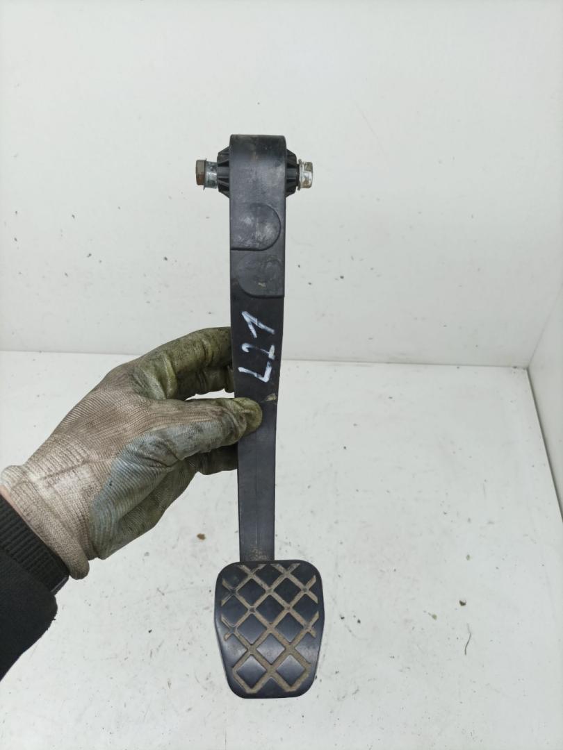 педаль сцепления Audi A3 8L 1999, 1.6 л., AKL, бензин, МКПП, хетчбэк 3 дв., 1J1721321C - фото №1