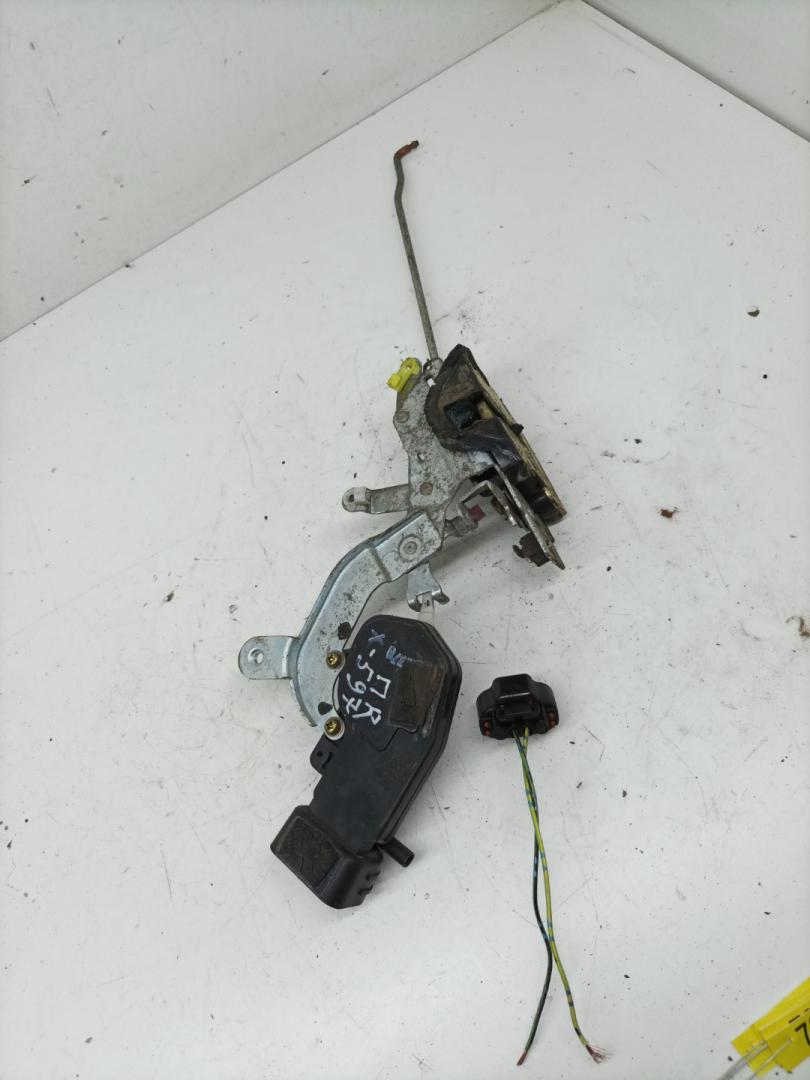 замок двери передней правой Daihatsu Gran Move 1 поколение 1999, 1.6 л., HD-E, бензин, МКПП, минивэн - фото №1