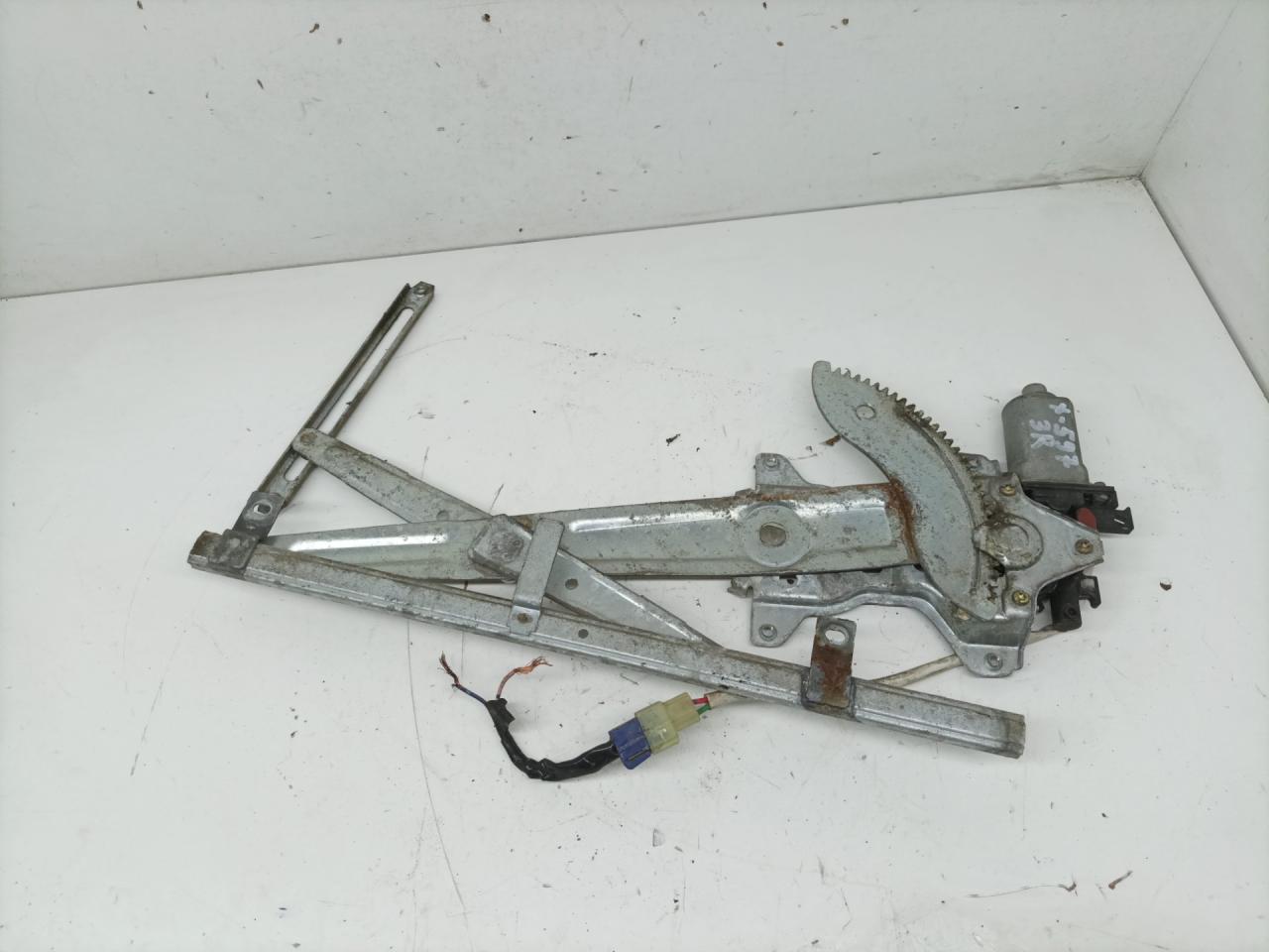 стеклоподъемник электрический задний правый Daihatsu Gran Move 1 поколение 1999, 1.6 л., HD-E, бензин, МКПП, минивэн - фото №1