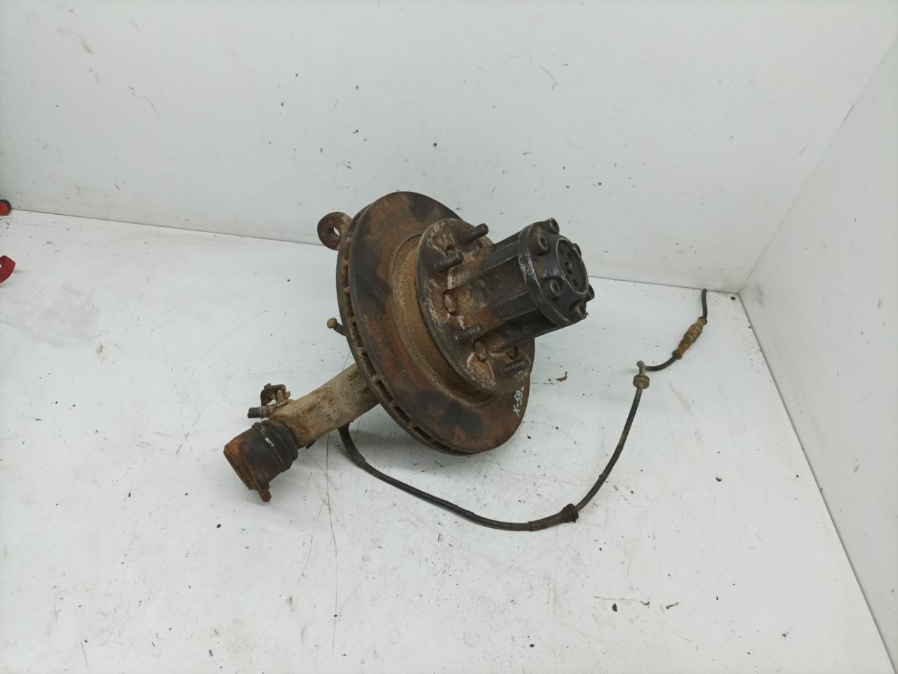 ступица передняя правая SsangYong Musso 1 поколение 1998, 2.9 л., MB-OM 662, дизель, МКПП, внедорожник 5 дв. - фото №1