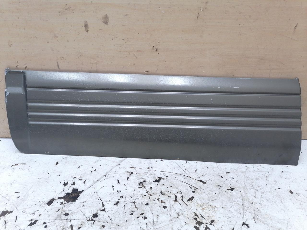 молдинг двери передней левой SsangYong Musso 1 поколение 1998, 2.9 л., MB-OM 662, дизель, МКПП, внедорожник 5 дв. - фото №1