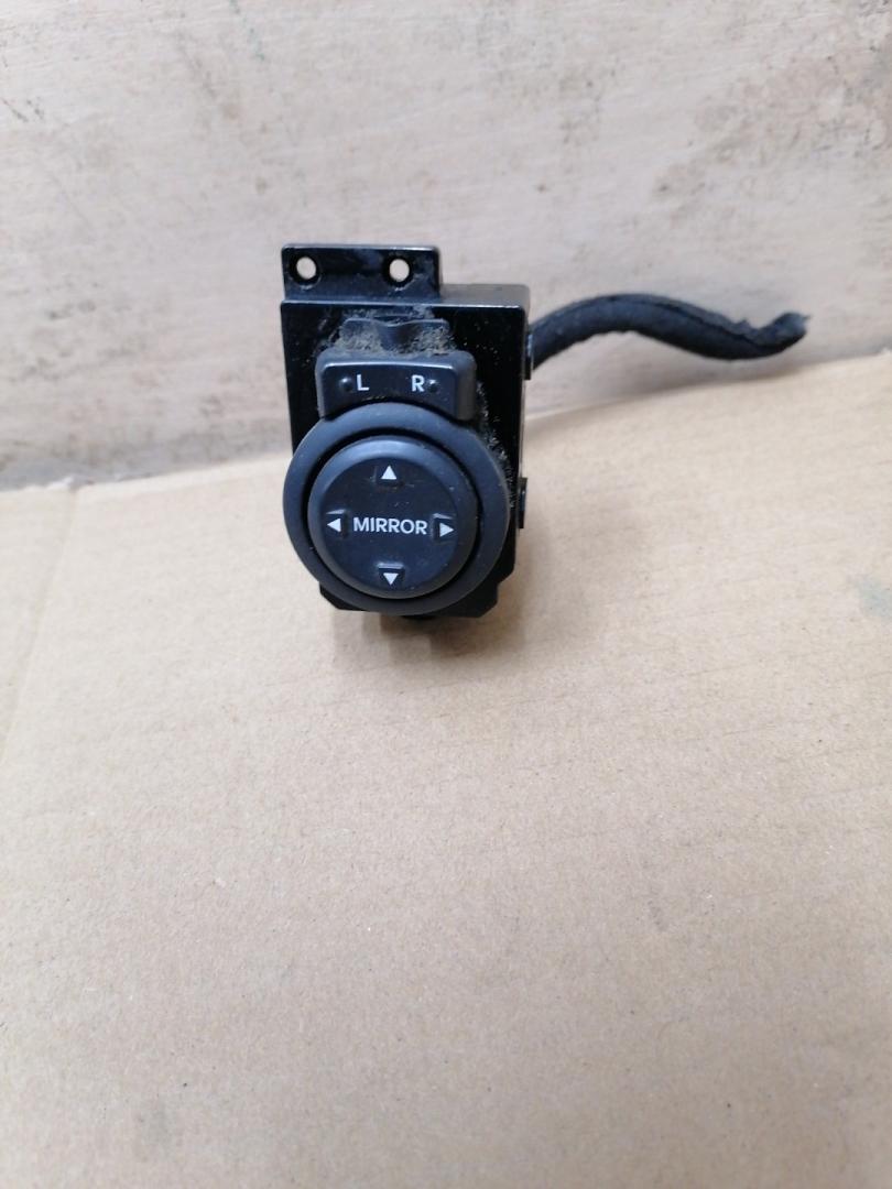 джойстик регулировки зеркал Kia Rio 3 поколение 2014, 1.6 л., G4FC, бензин, АКПП, седан - фото №1