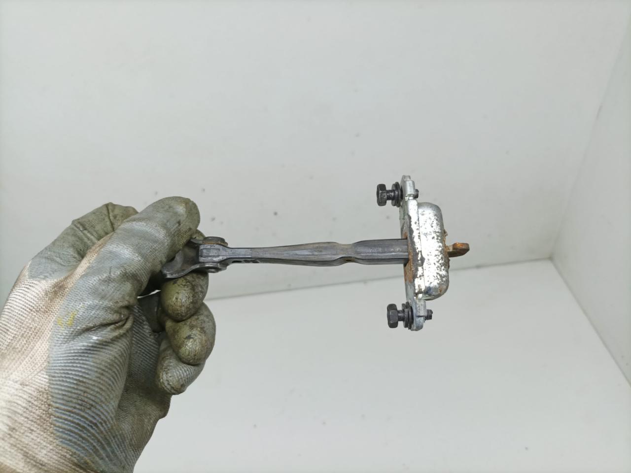 ограничитель открывания двери Kia Rio 3 поколение 2014, 1.6 л., G4FC, бензин, АКПП, седан - фото №1