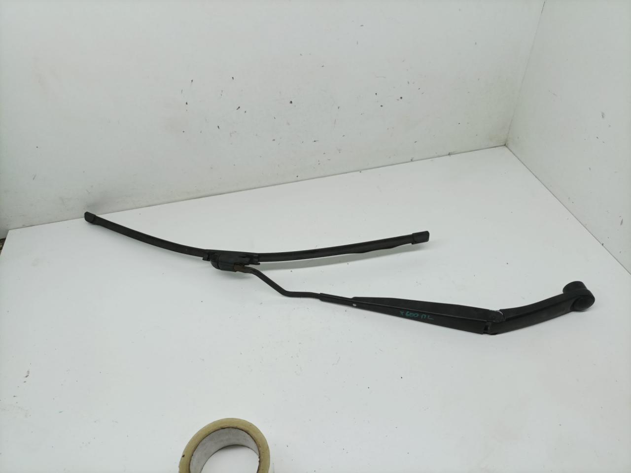 щеткодержатель (поводок стеклоочистителя, дворник) Kia Rio 3 поколение 2014, 1.6 л., G4FC, бензин, АКПП, седан - фото №1