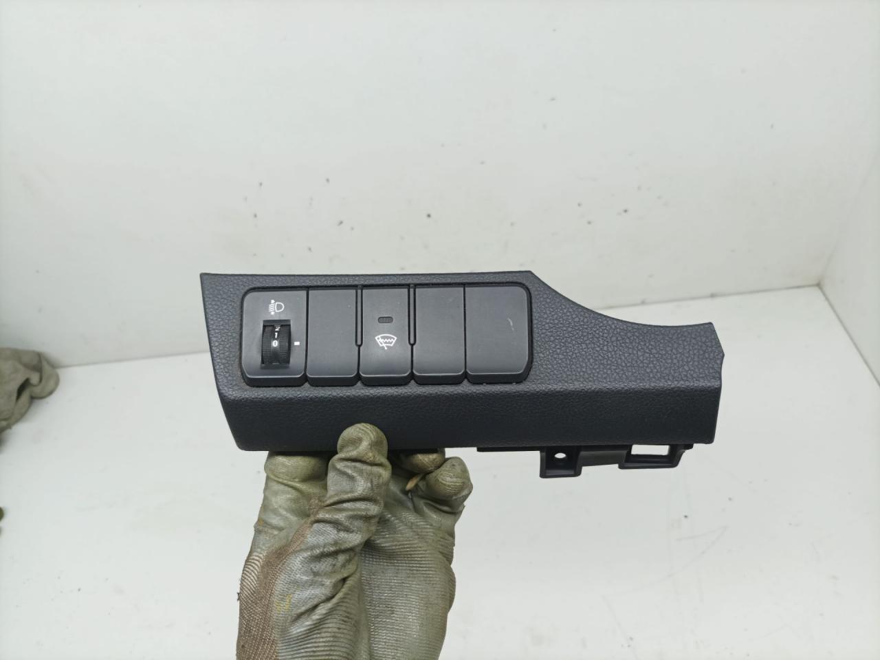 кнопка корректора фар Kia Rio 3 поколение 2014, 1.6 л., G4FC, бензин, АКПП, седан - фото №1