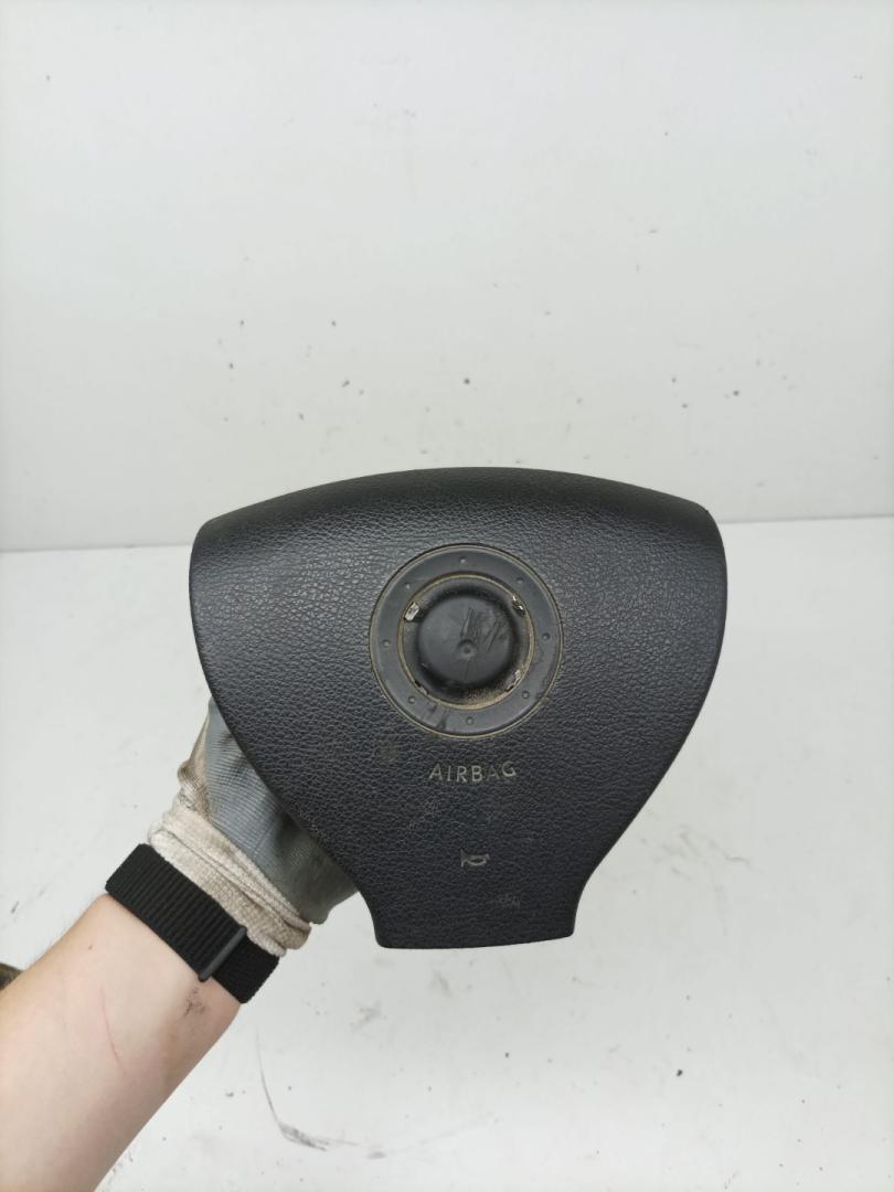 подушка безопасности водителя Volkswagen Passat B6 2008, 2.0 л., CBAB, дизель, МКПП, универсал, полный привод, 1K0880201CB - фото №1