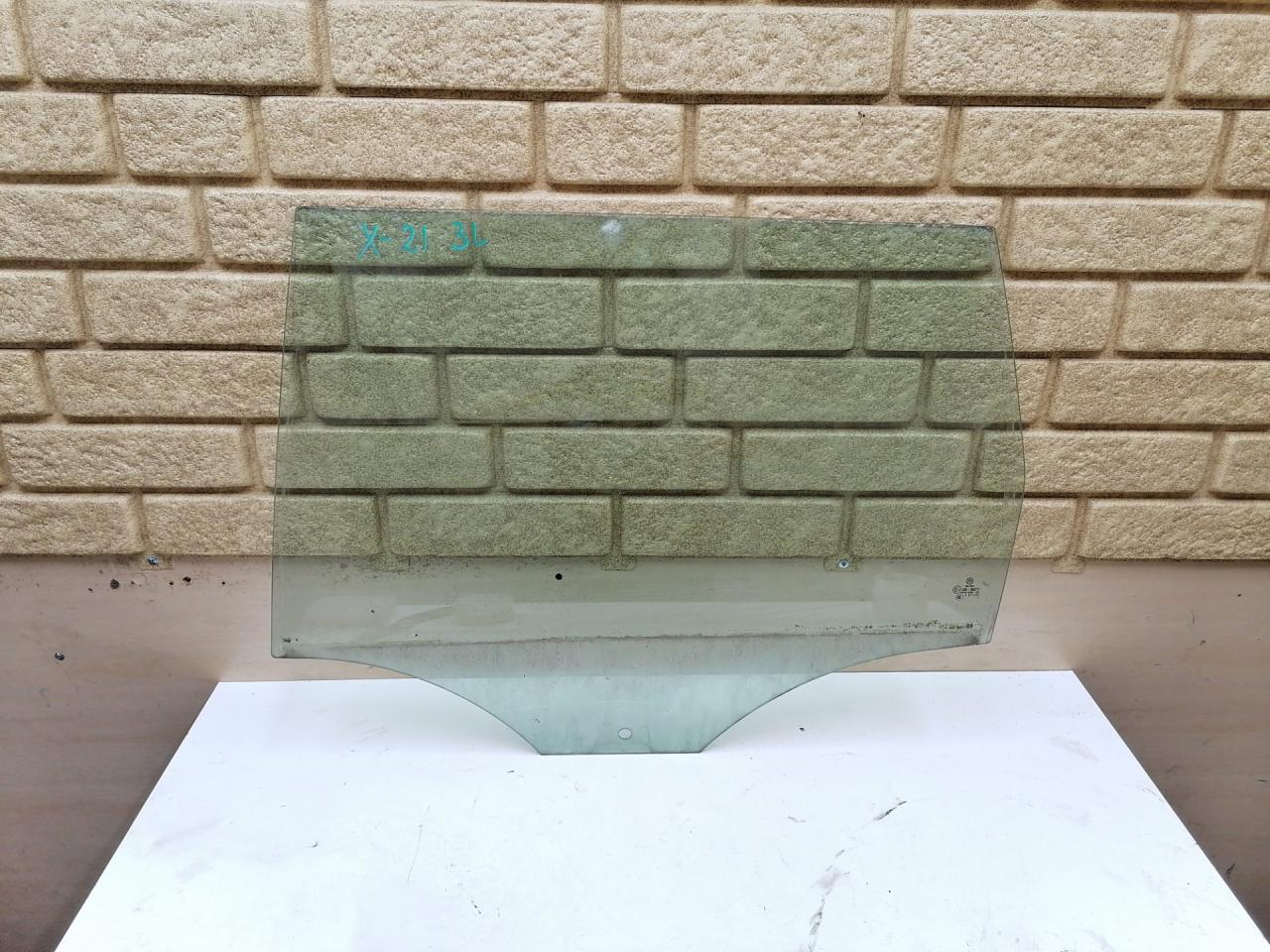стекло двери задней левой Volkswagen Passat B6 2008, 2.0 л., CBAB, дизель, МКПП, универсал, полный привод - фото №1
