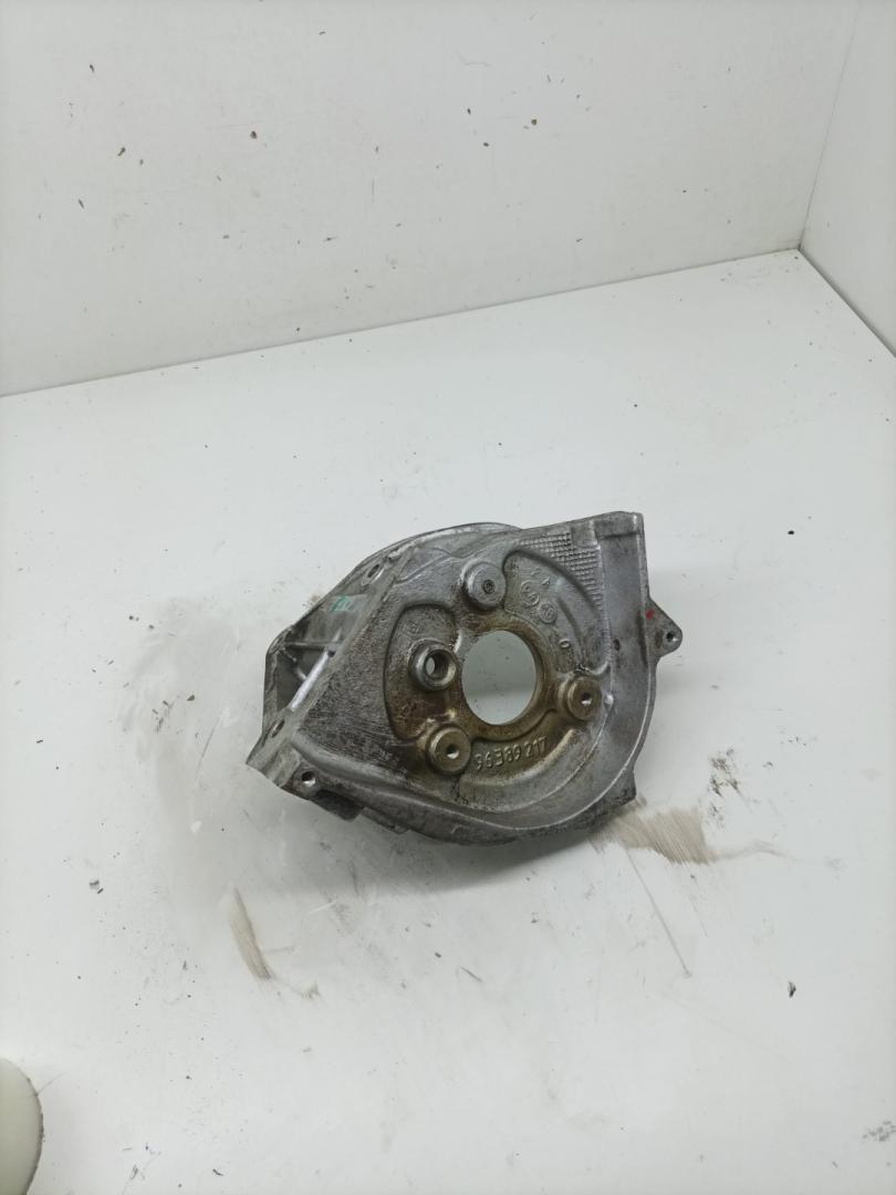 кронштейн ТНВД Citroen C5 1 поколение 2002, 2.0 л., RHS (DW10ATED), дизель, МКПП, универсал, 9638921780, 96389217 - фото №1