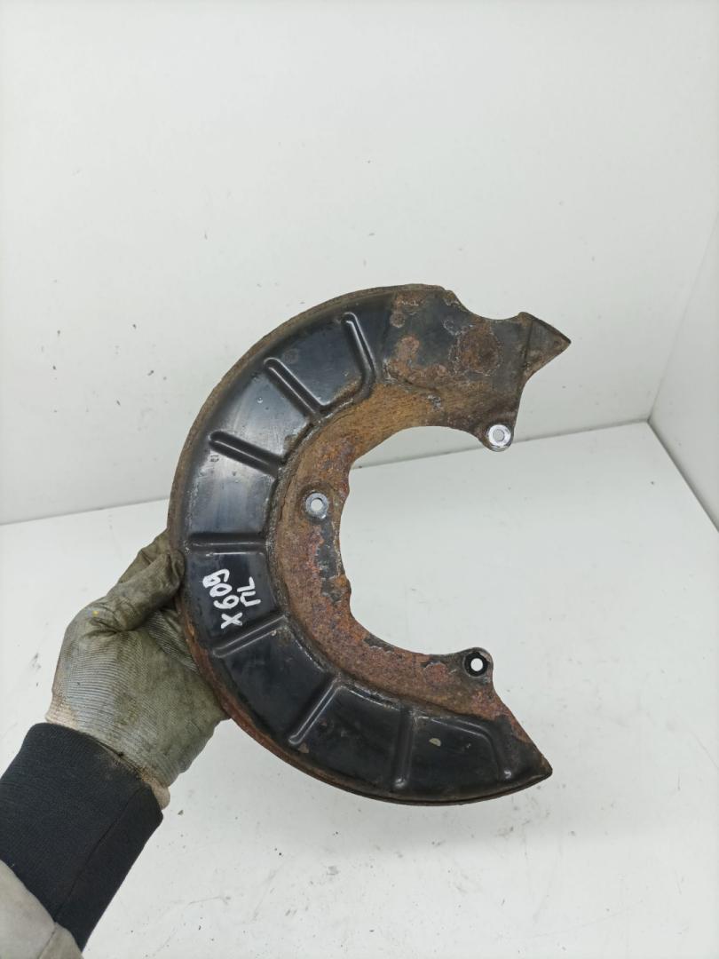 защитный кожух тормозного механизма Volkswagen Passat B6 2007, 1.9 л., BLS, дизель, МКПП, универсал - фото №1