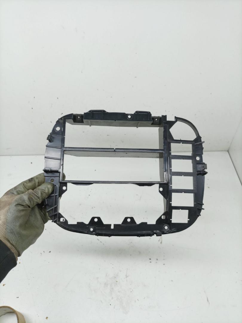 рамка под магнитолу SEAT Alhambra 1 поколение 1999, 1.9 л., TDi, AVG, дизель, АКПП, минивэн, 7M0858089N - фото №1