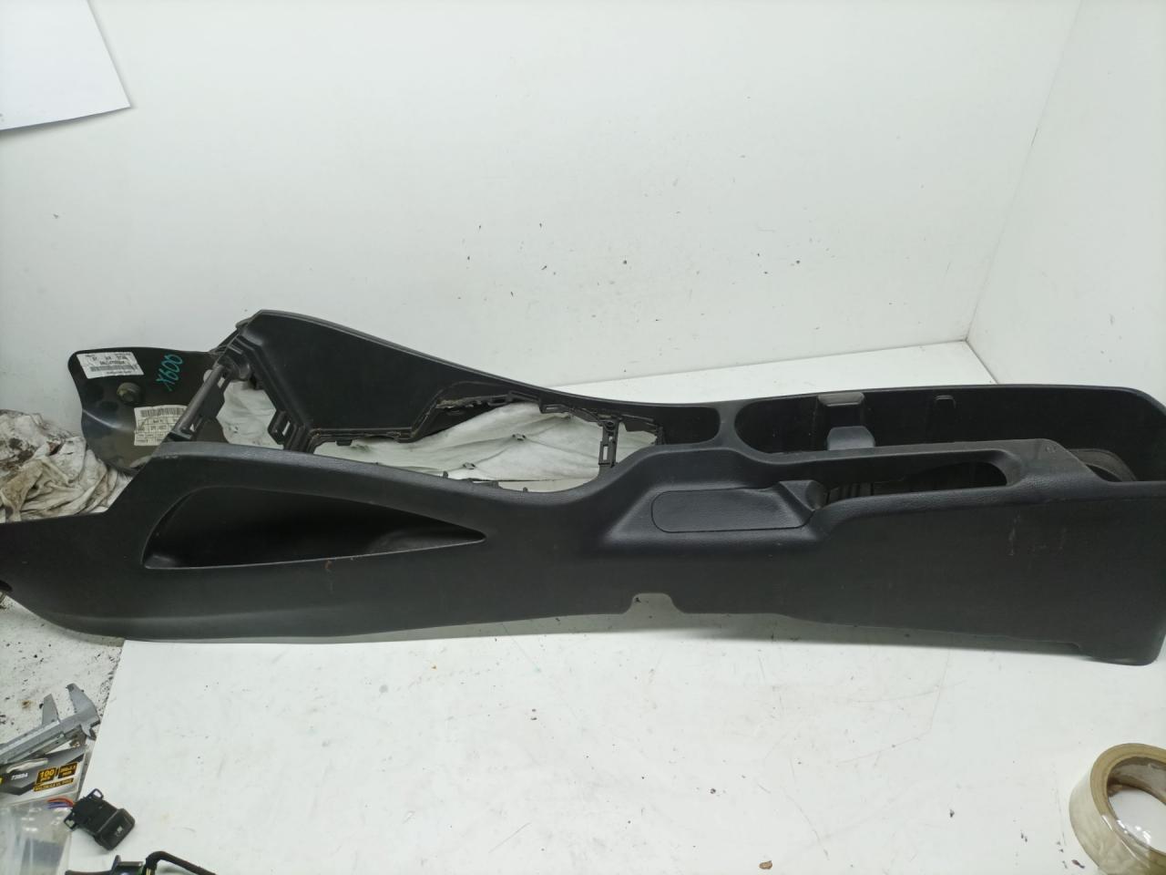 консоль салона Kia Rio 3 поколение 2014, 1.6 л., G4FC, бензин, АКПП, седан - фото №1