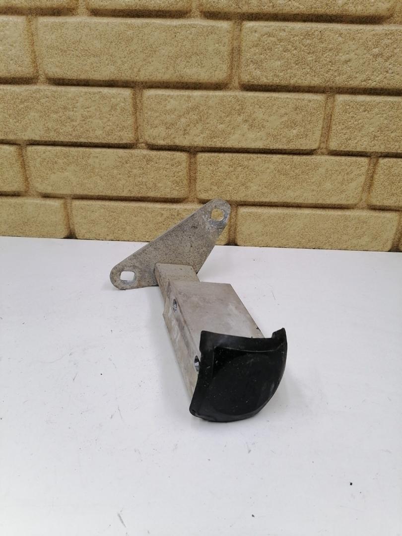 Крепление бампера заднего Audi A4 B5 1997, 1.9 л., AFN, дизель, АКПП, универсал, 8D0807331C - фото №1