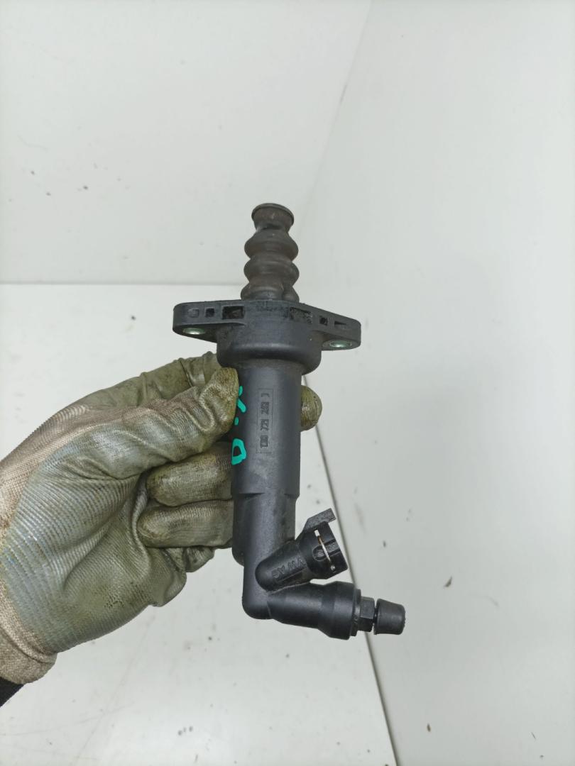 цилиндр сцепления рабочий Volkswagen Golf 4 поколение 2004, 1.9 л., TDi PD, AXR, дизель, МКПП, универсал, 1J0721261J - фото №1