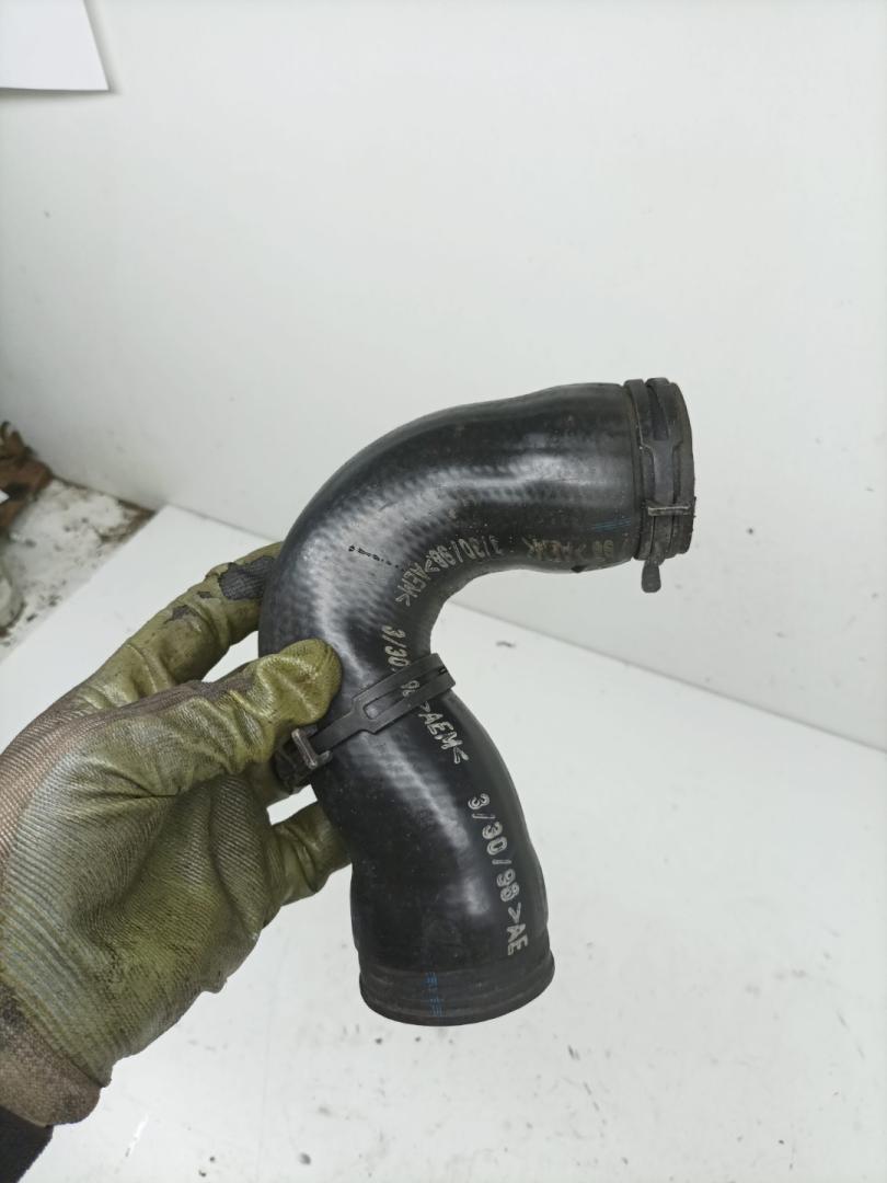патрубок интеркулера Volkswagen Bora 1 поколение 1998, 1.9 л., TDi, ALH, дизель, МКПП, седан, 1J0145838B - фото №1
