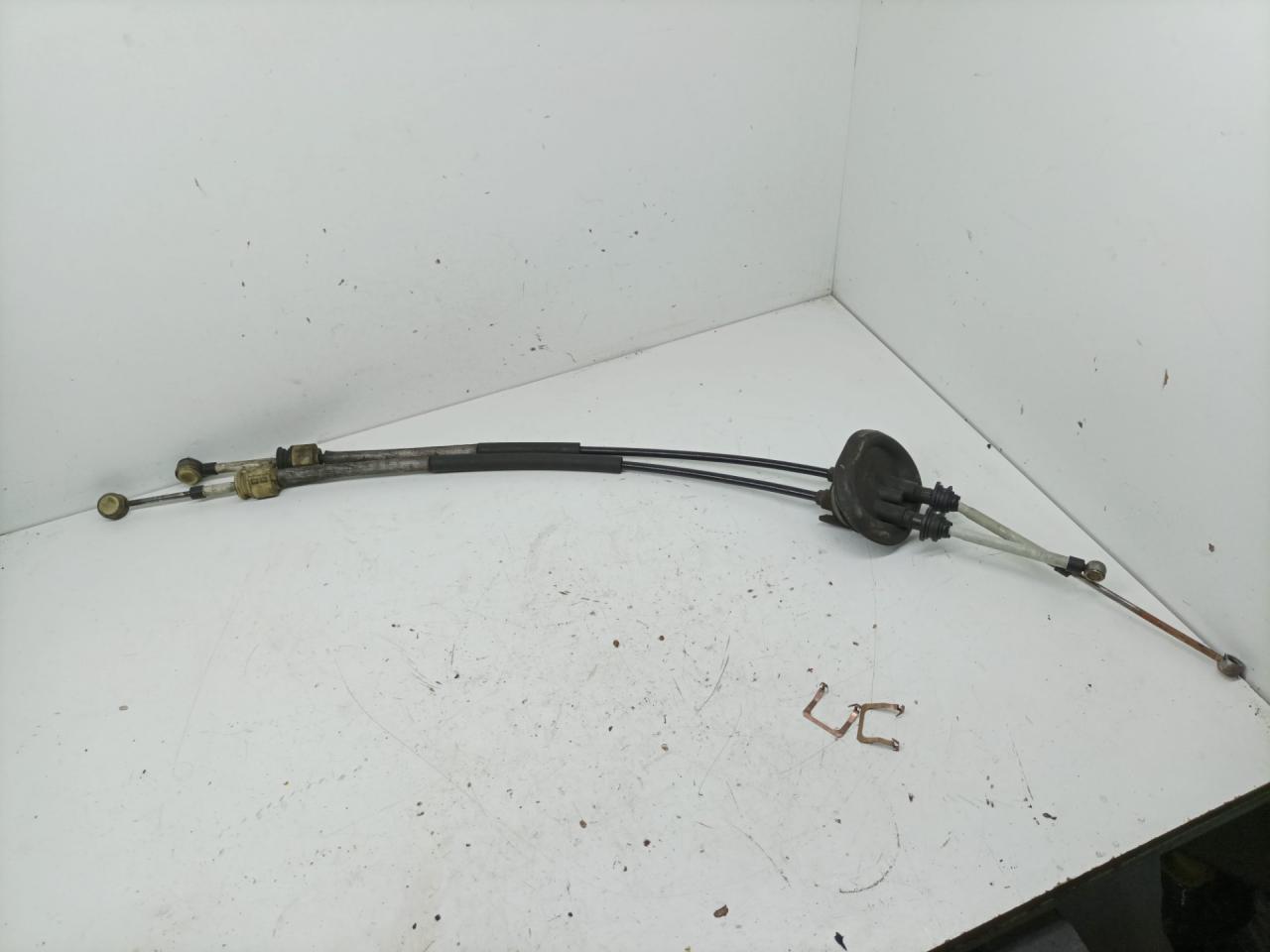 трос кулисы КПП Peugeot 307 1 поколение 2003, 1.4 л., 8HZ (DV4TD), дизель, МКПП, хетчбэк 5 дв. - фото №1