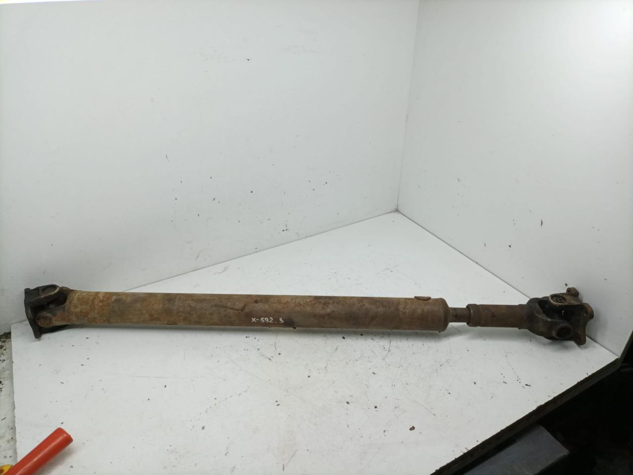 карданный вал SsangYong Musso 1 поколение 1998, 2.9 л., MB-OM 662, дизель, МКПП, внедорожник 5 дв., 33200-05701-X - фото №1