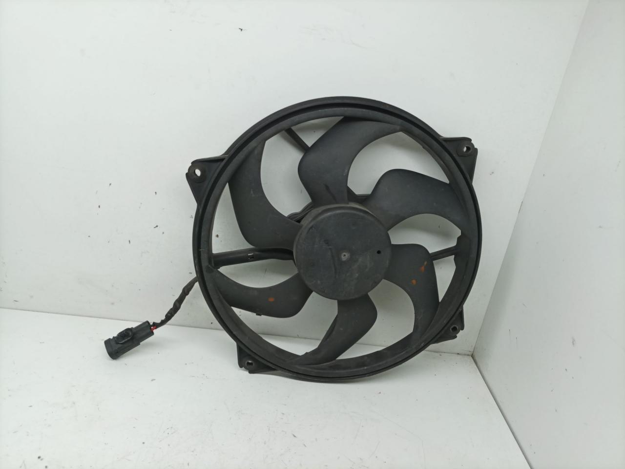 вентилятор радиатора Peugeot 307 1 поколение 2003, 1.4 л., 8HZ (DV4TD), дизель, МКПП, хетчбэк 5 дв. - фото №1