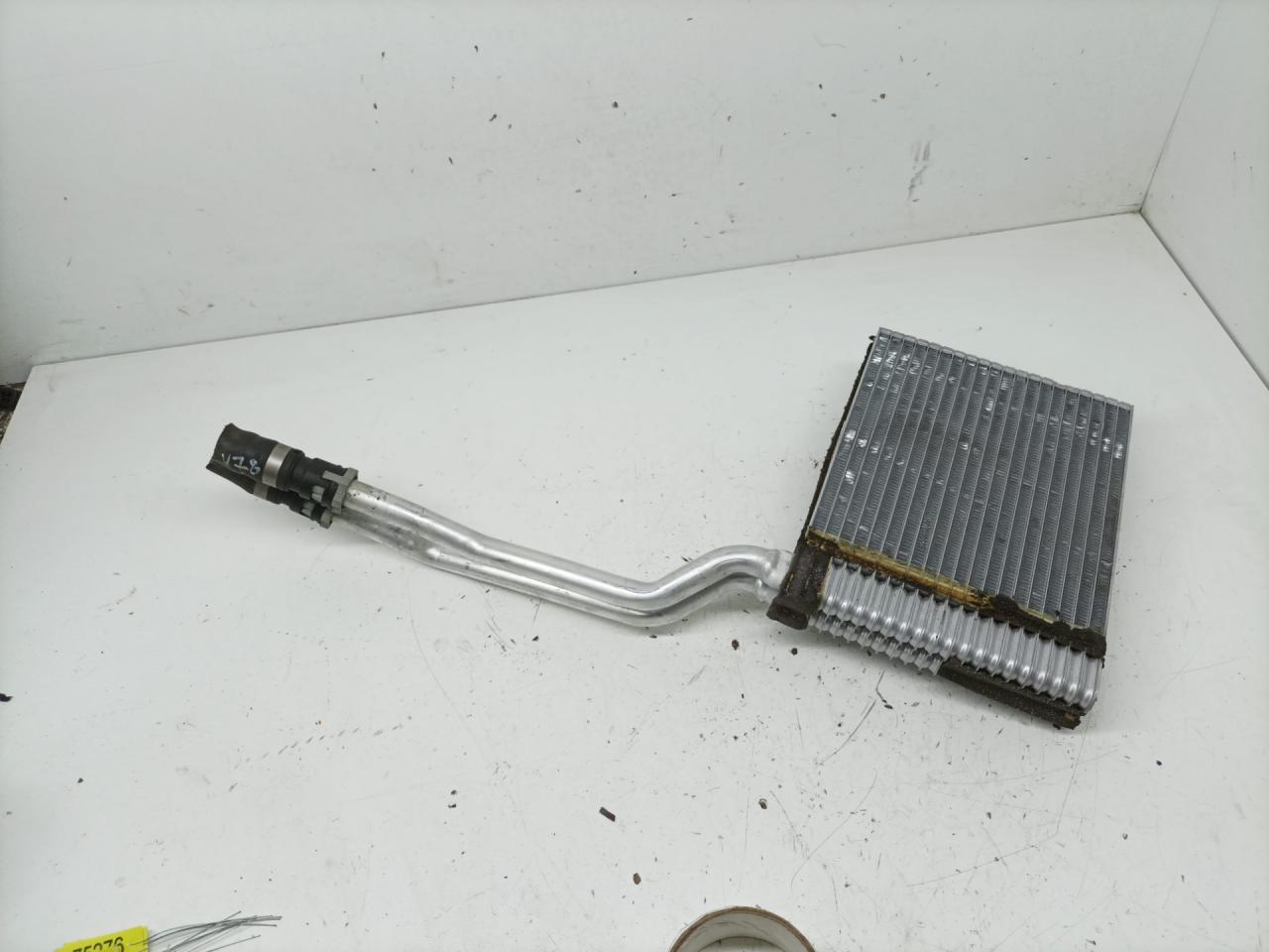 радиатор отопителя (печки) Ford Focus 2 поколение 2006, 1.6 л., G8DB, дизель, МКПП, универсал - фото №1