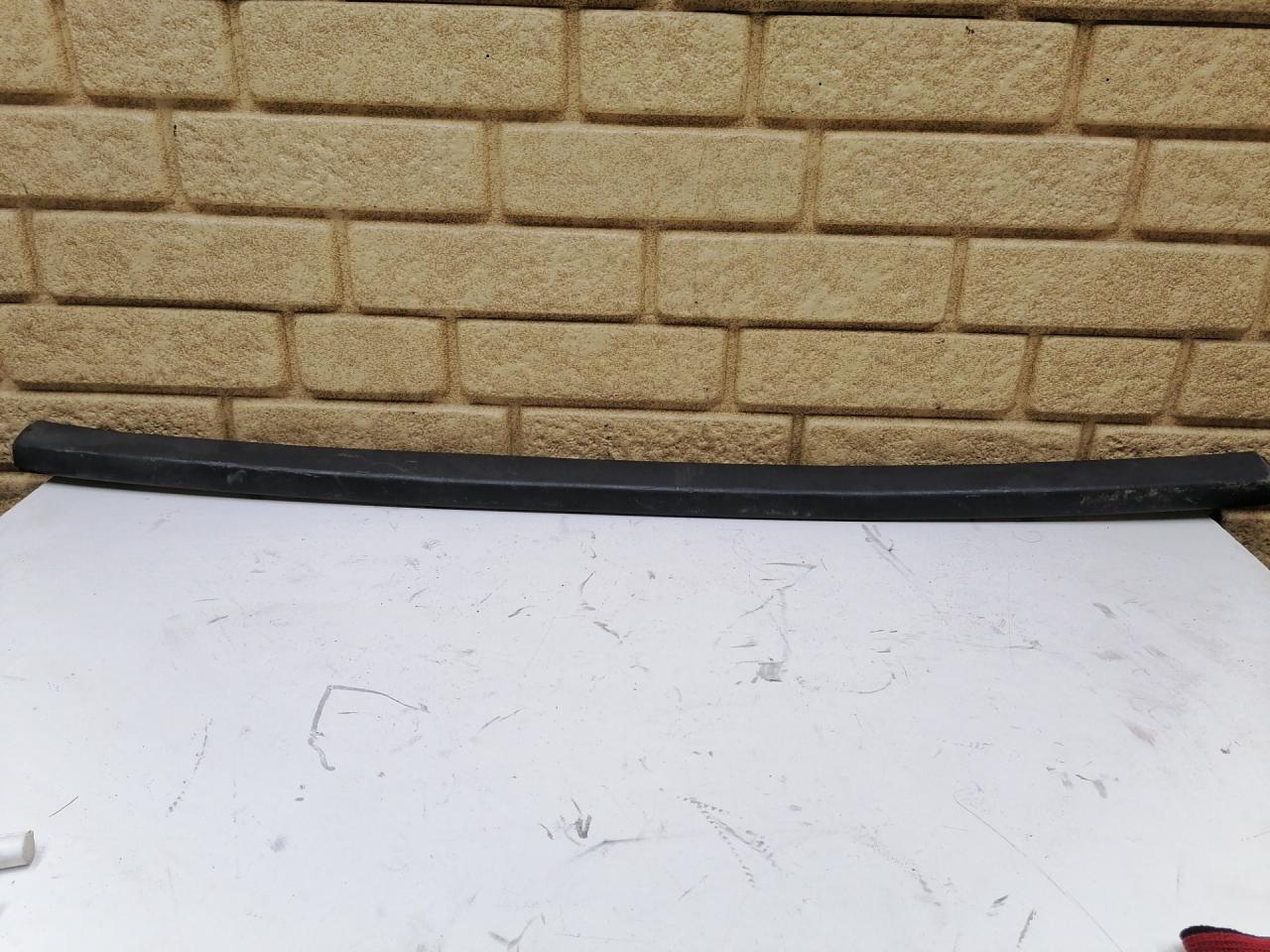 молдинг заднего бампера Ford Focus 2 поколение 2006, 1.6 л., G8DB, дизель, МКПП, универсал, 4M5117E911 - фото №1