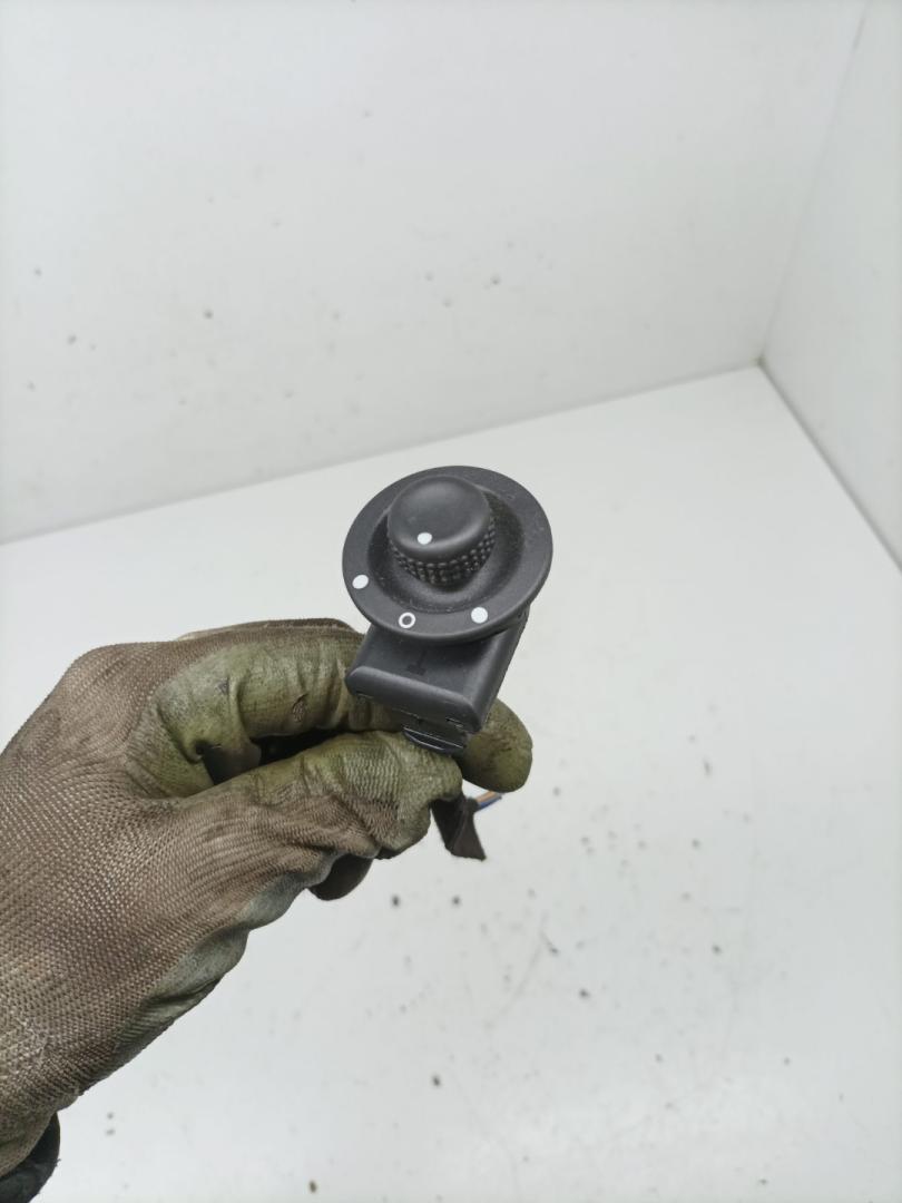 джойстик регулировки зеркал Lada XRAY 1 поколение 2020, 1.8 л., бензин, МКПП, хетчбэк 5 дв., 255704649R - фото №1