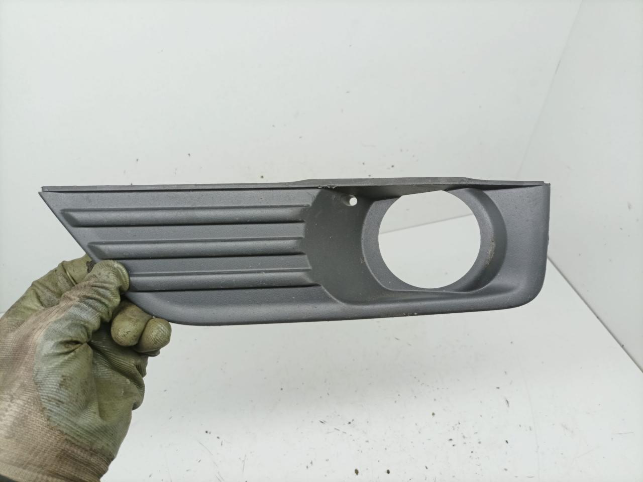 рамка фары противотуманной левой Ford Focus 2 поколение 2006, 1.6 л., G8DB, дизель, МКПП, универсал, 4M51-19953-AE - фото №1