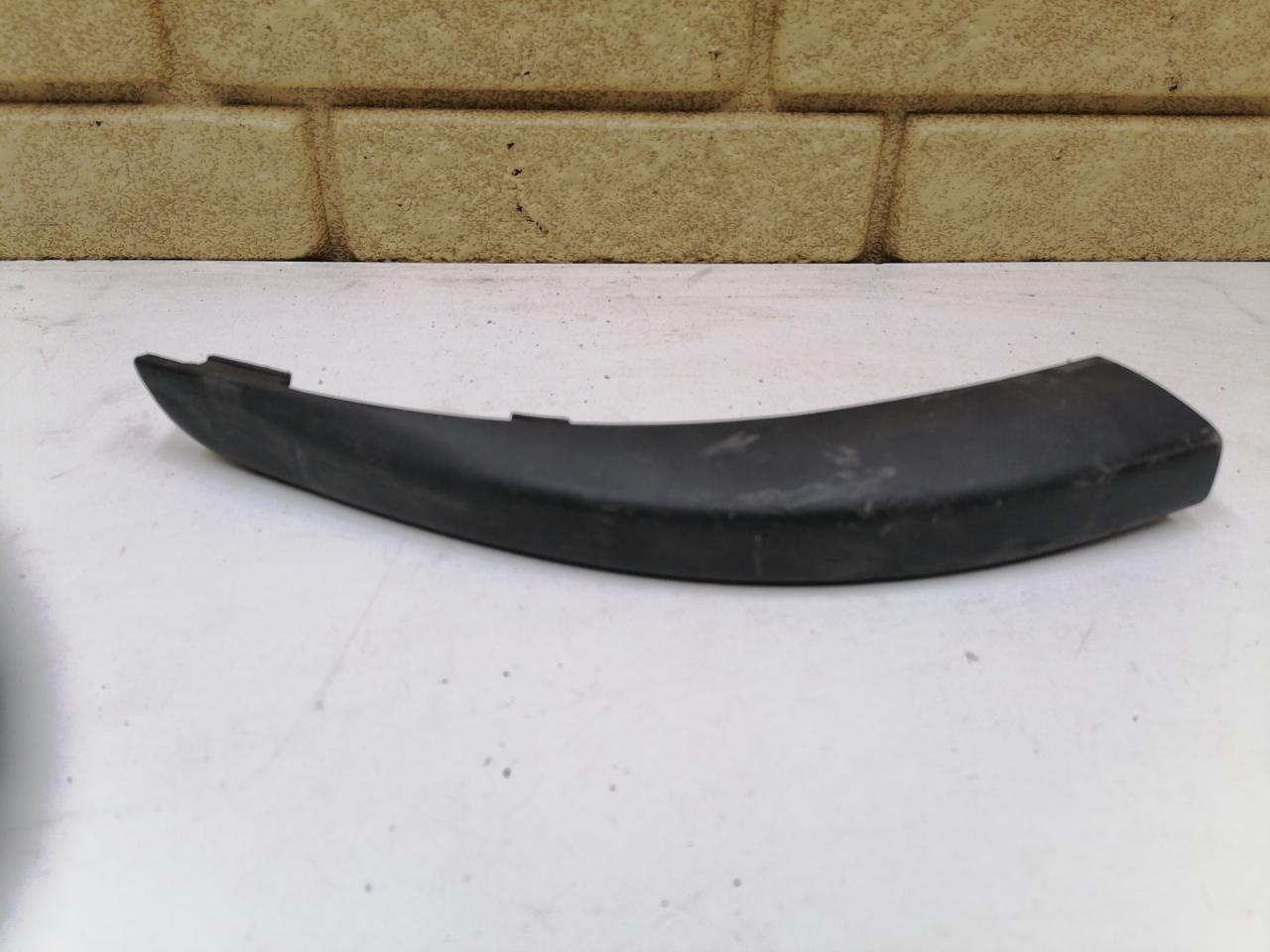 молдинг заднего бампера Ford Focus 2 поколение 2006, 1.6 л., G8DB, дизель, МКПП, универсал, 4M5117C773 - фото №1