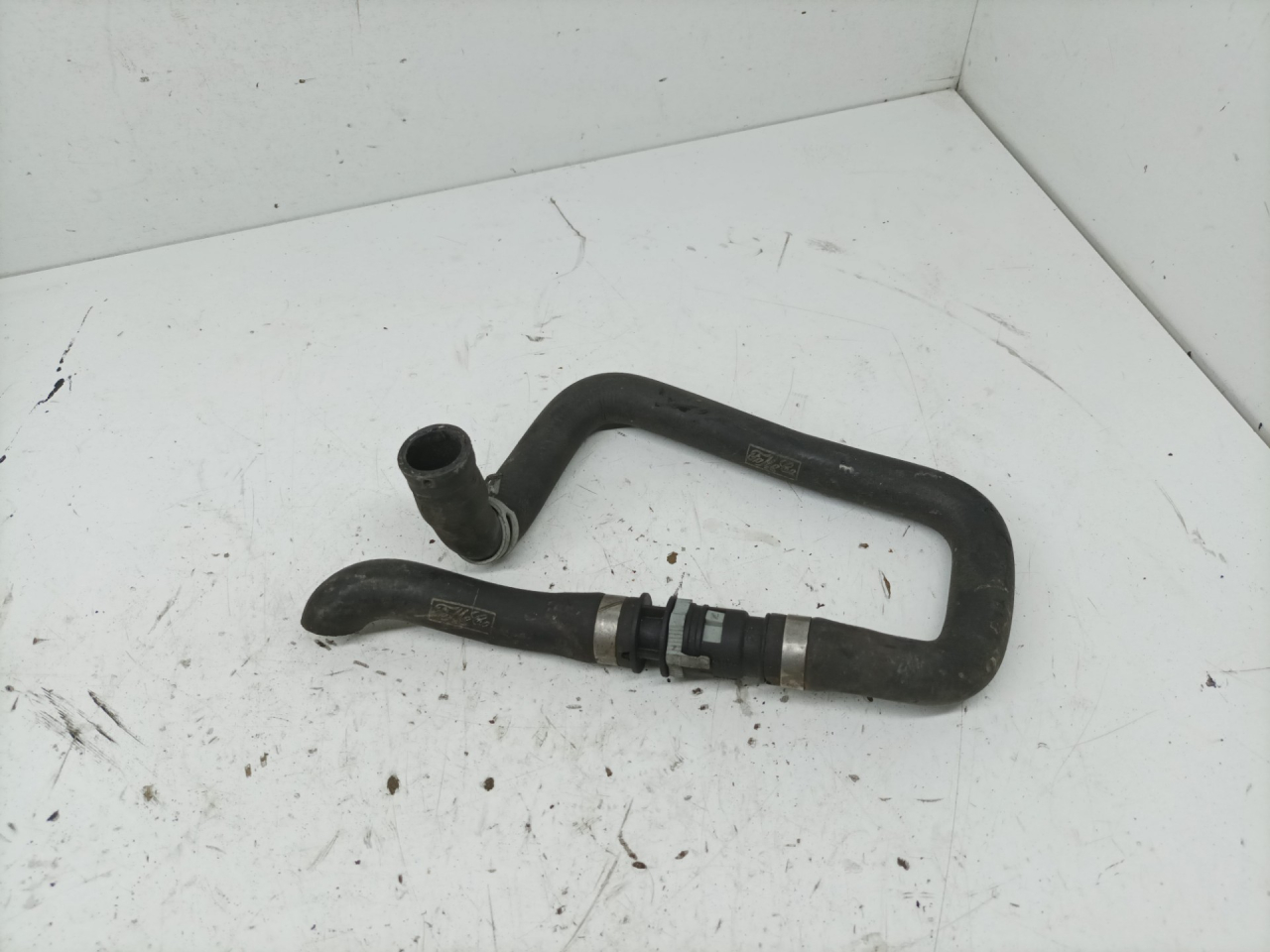 патрубок радиатора Ford Focus 2 поколение 2006, 1.6 л., G8DB, дизель, МКПП, универсал - фото №1
