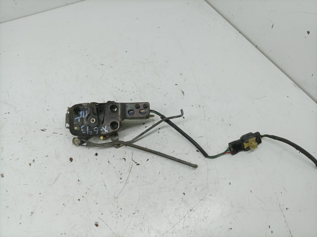 замок двери передней левой Hyundai Galloper 2 поколение 1999, 2.5 л., D4BH, дизель, МКПП, внедорожник 5 дв. - фото №1