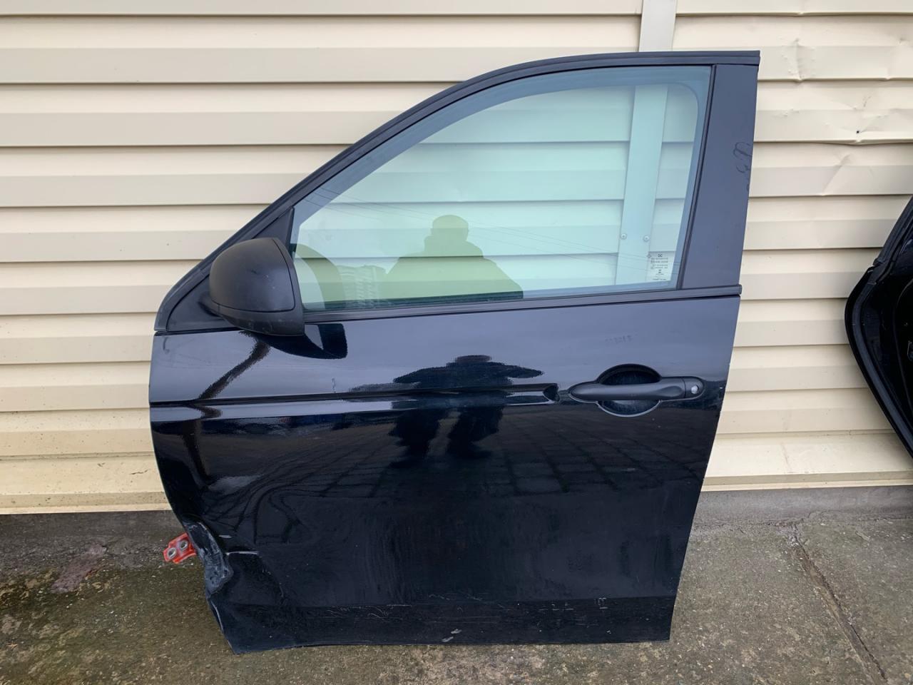 дверь передняя левая Smart Forfour 2 поколение W453 2017, 1.0 л., M 281.920, бензин, робот, хетчбэк 5 дв., задний привод - фото №1