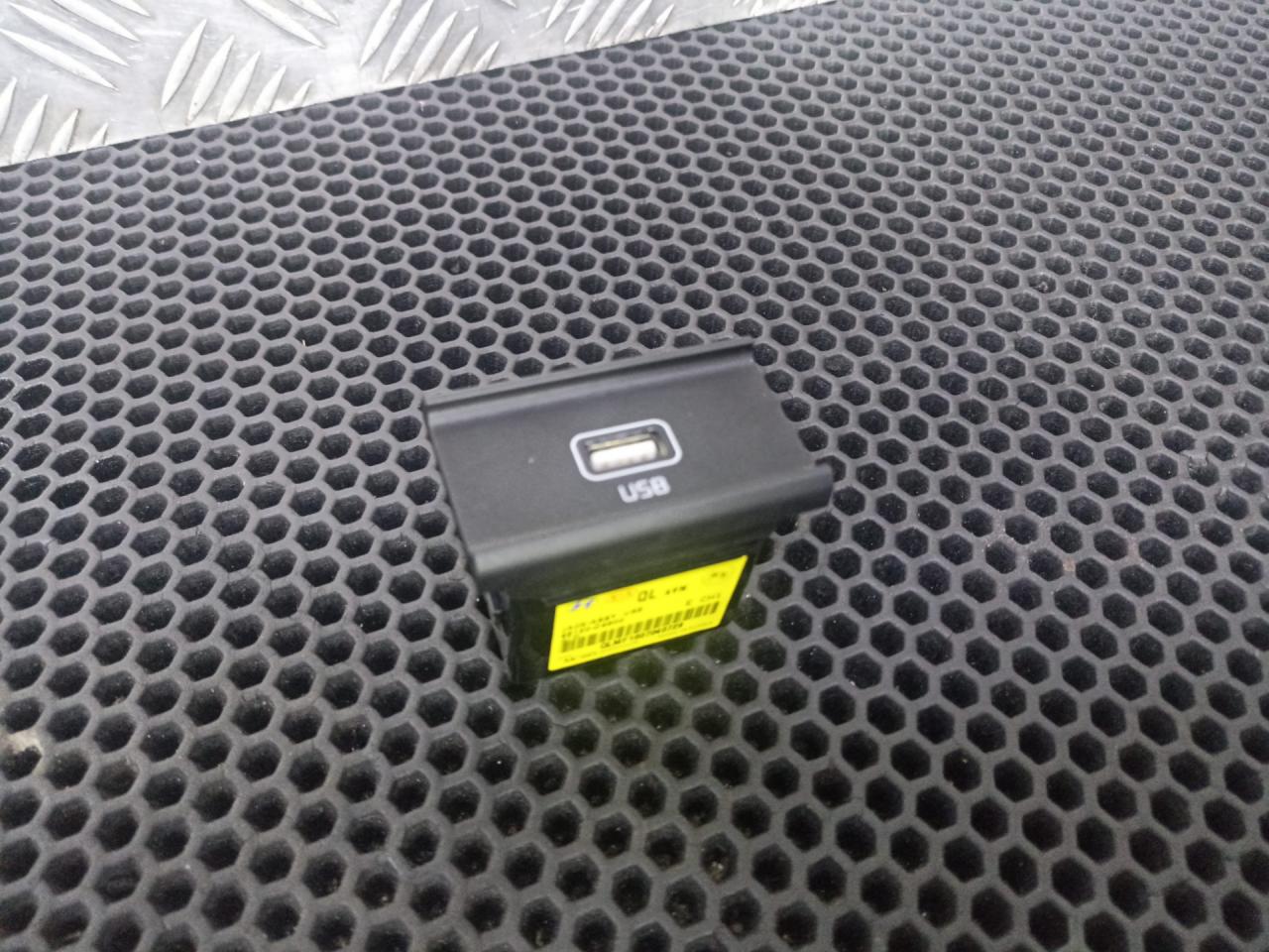 разъем AUX / USB Kia Sportage 4 поколение 2017, 96120D9600 - фото №1