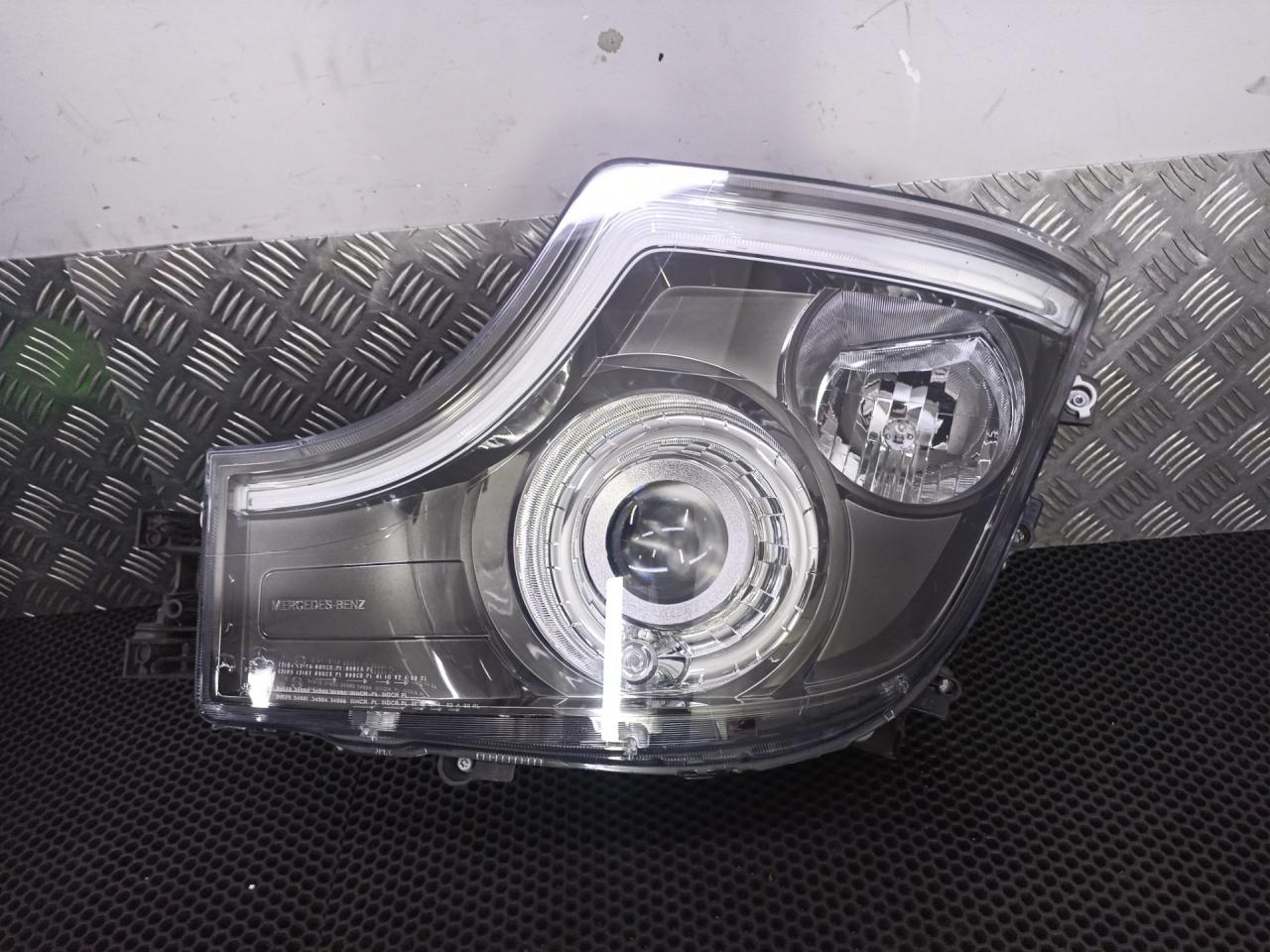 фара левая Mercedes-Benz Actros 4 поколение (MP4) 2021, A9618207039 - фото №1