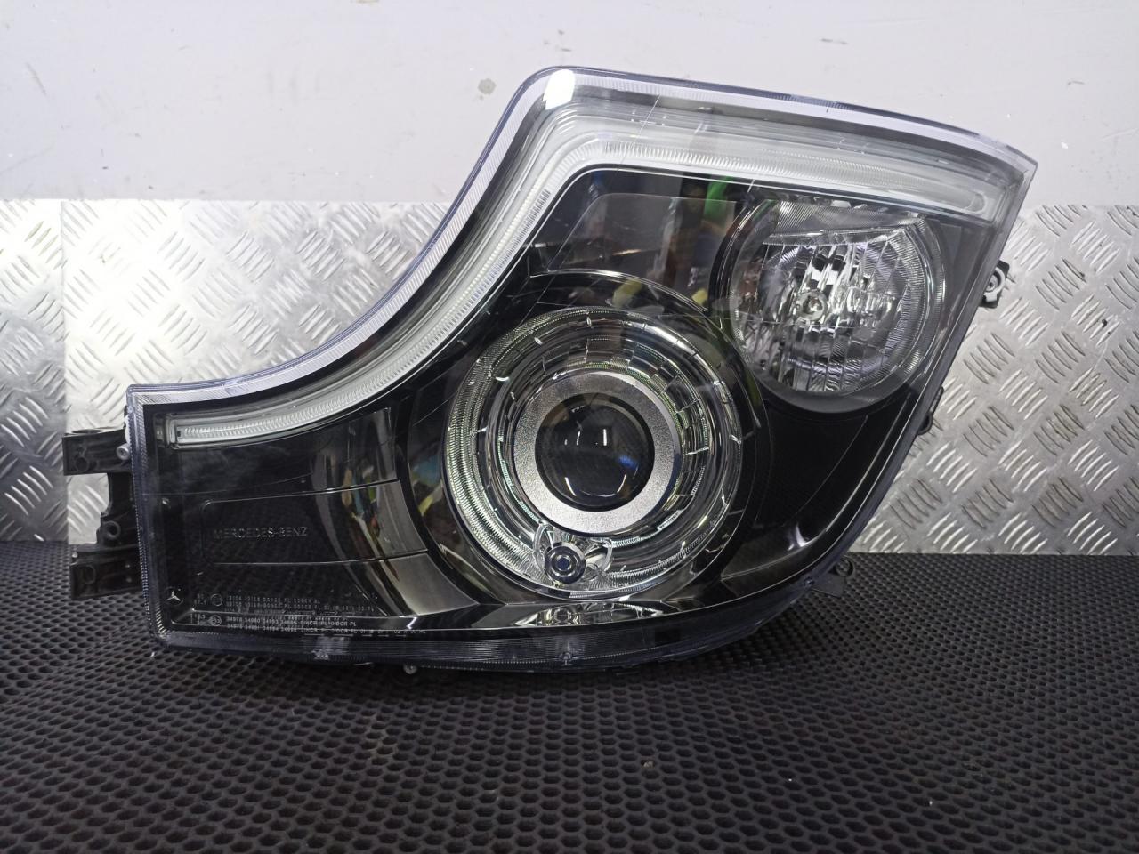 фара левая Mercedes-Benz Actros 4 поколение (MP4) 2021, A9618207039, A9618206639 - фото №1