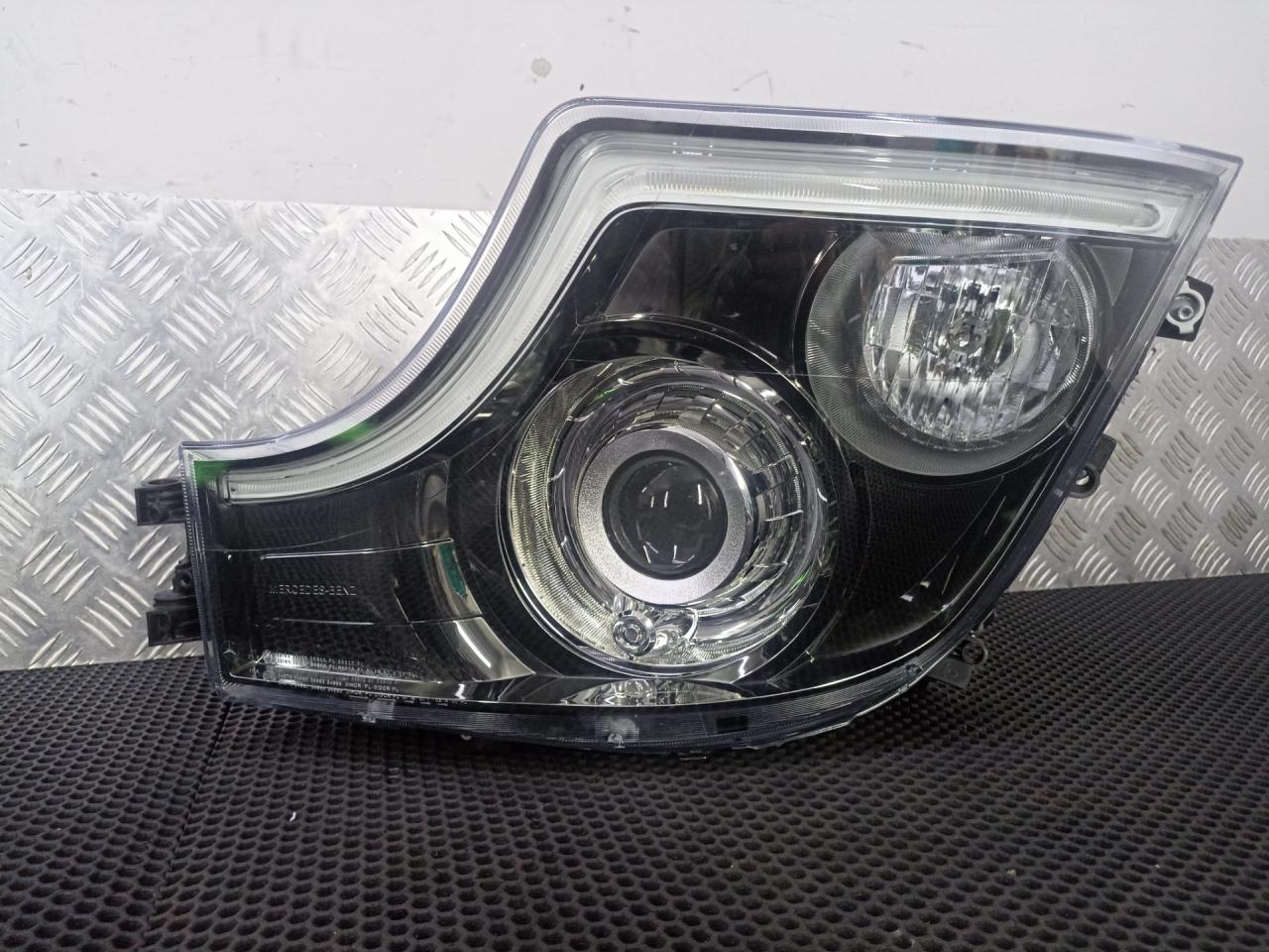 фара левая Mercedes-Benz Actros 4 поколение (MP4) 2021, A9618207039, A9618206639 - фото №1