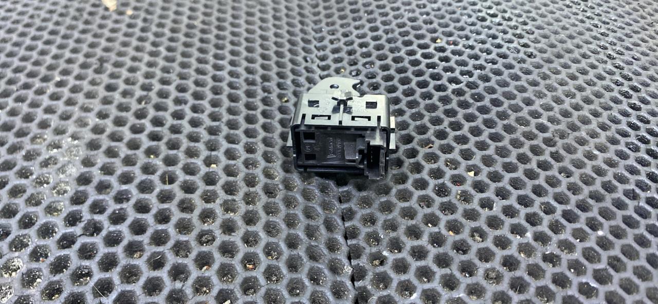 кнопка стеклоподъемника двери Ford Mondeo 5 поколение (2014 - 2019), DG9T14529ABW - фото №1