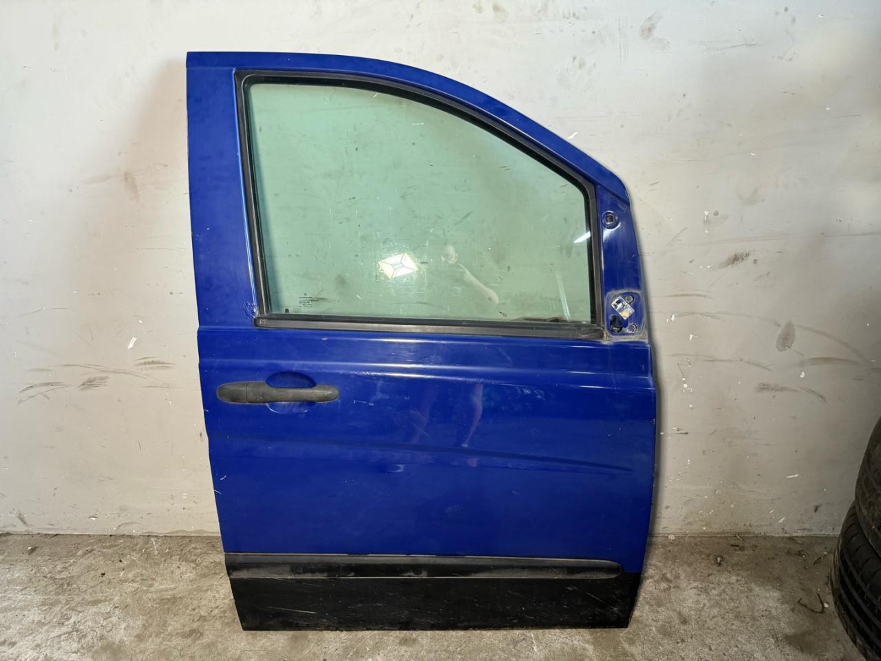 дверь передняя правая Mercedes-Benz Vito W639 2009, 2.2 л., OM 646.980, дизель, A6397201105 - фото №1