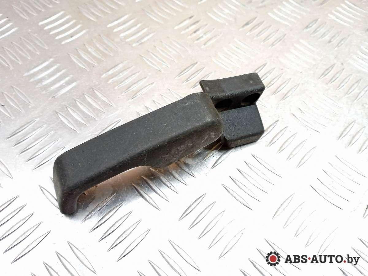 захватный крюк капота Volkswagen Passat B4 1996, 357823533 - фото №1